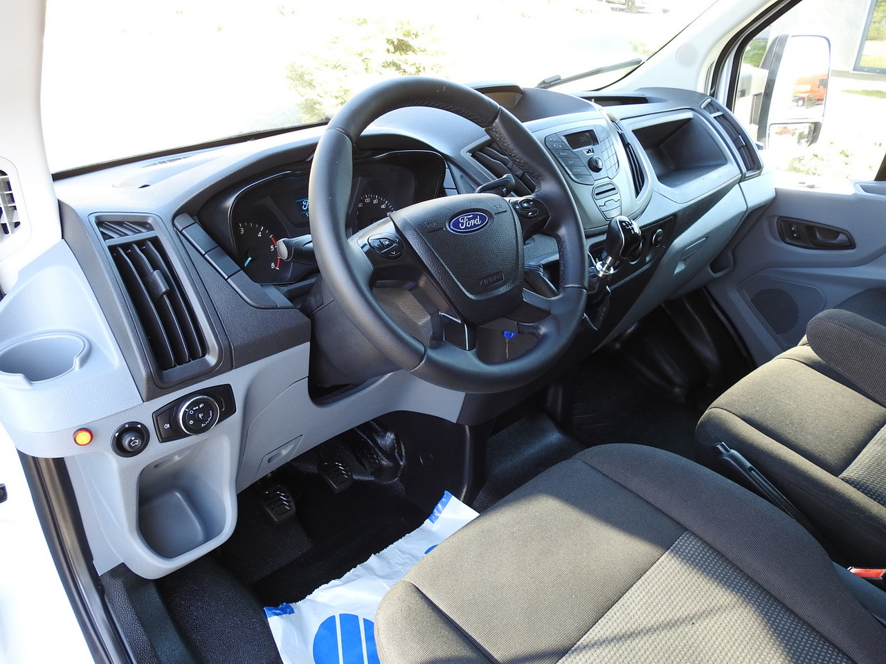 FORD TRANSIT BOX LIFT 8 PALLETS TWIN WHEELS AIR CONDITIONING 130HP - الشاحنات الصغيرة صندوق مغلق: صور 2 FORD TRANSIT BOX LIFT 8 PALLETS TWIN WHEELS AIR CONDITIONING 130HP - الشاحنات الصغيرة صندوق مغلق: صور 2