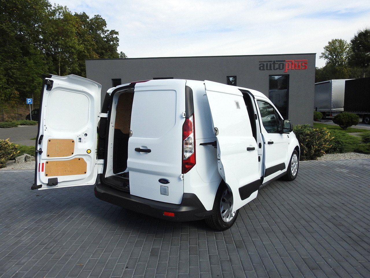 FORD TRANSIT CONNECT VAN CRUISE CONTROL NAVIGATION AIR CONDITIONING 100HP - فان: صور 3 FORD TRANSIT CONNECT VAN CRUISE CONTROL NAVIGATION AIR CONDITIONING 100HP - فان: صور 3