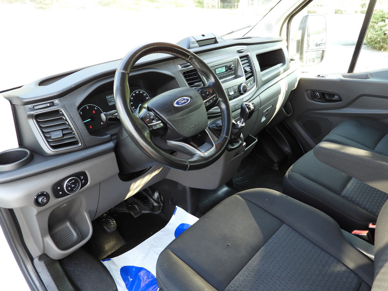 FORD TRANSIT STAKE BODY DOUBLE CABIN DOKA 7 SEATS TWIN WHEELS AIR CONDITIONING 130HP - الشاحنات الصغيرة المسطحة: صور 2 FORD TRANSIT STAKE BODY DOUBLE CABIN DOKA 7 SEATS TWIN WHEELS AIR CONDITIONING 130HP - الشاحنات الصغيرة المسطحة: صور 2