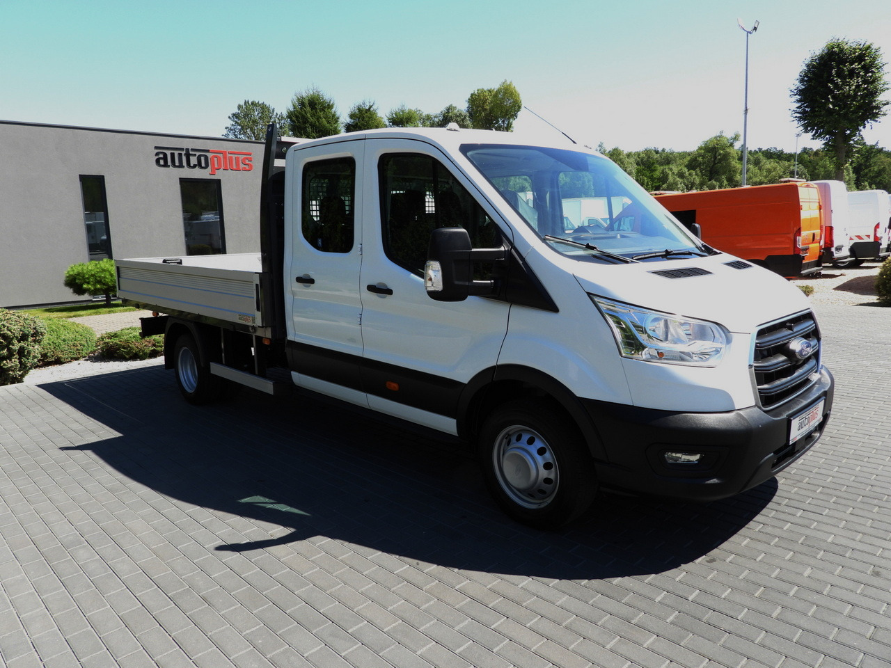 FORD TRANSIT STAKE BODY DOUBLE CABIN DOKA 7 SEATS TWIN WHEELS AIR CONDITIONING 130HP - الشاحنات الصغيرة كابينة مزدوجة: صور 4 FORD TRANSIT STAKE BODY DOUBLE CABIN DOKA 7 SEATS TWIN WHEELS AIR CONDITIONING 130HP - الشاحنات الصغيرة كابينة مزدوجة: صور 4