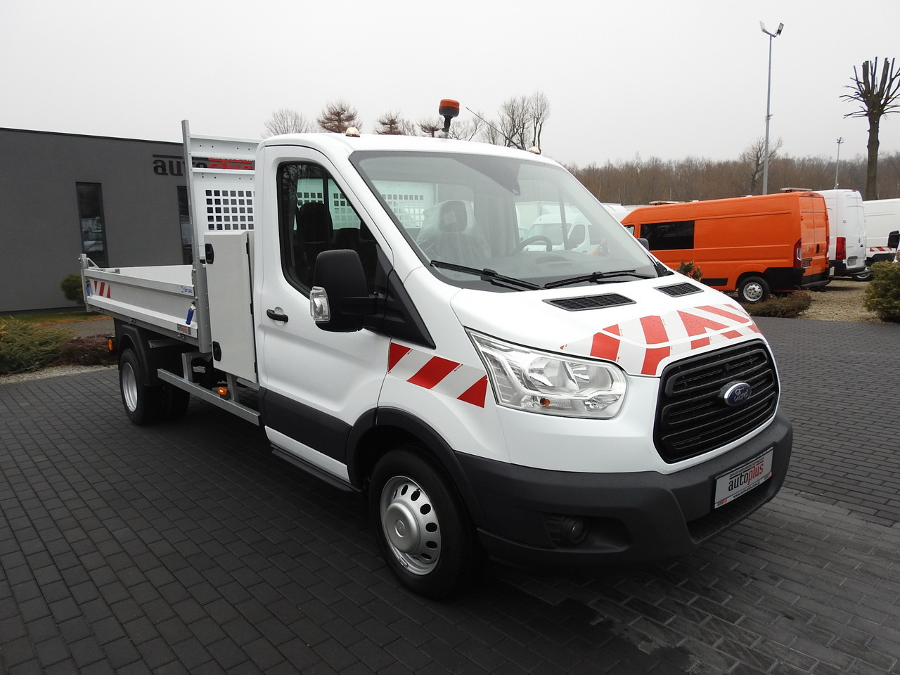 FORD TRANSIT TIPPER CRUISE CONTROL AIR CONDITIONING TWIN WHEELS 170HP - قلاب صغير: صور 4 FORD TRANSIT TIPPER CRUISE CONTROL AIR CONDITIONING TWIN WHEELS 170HP - قلاب صغير: صور 4