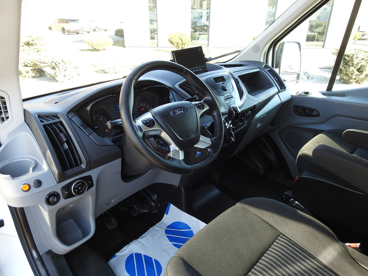 FORD TRANSIT TIPPER DOUBLE CABIN DOKA 6 SEATS CRUISE CONTROL AIR CONDITIONING 130HP - قلاب صغير: صور 2 FORD TRANSIT TIPPER DOUBLE CABIN DOKA 6 SEATS CRUISE CONTROL AIR CONDITIONING 130HP - قلاب صغير: صور 2
