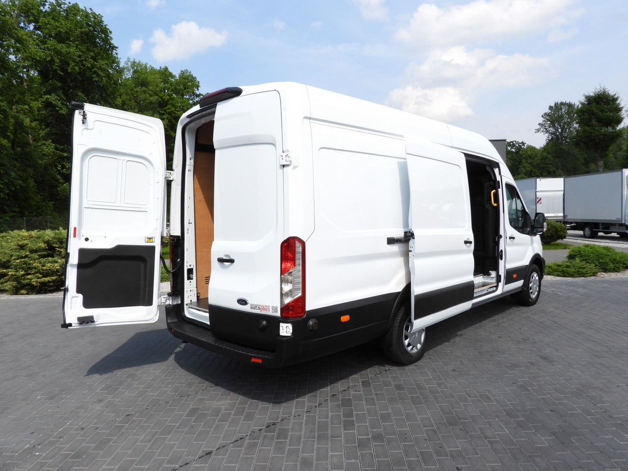 FORD TRANSIT VAN CRUISE CONTROL LED LIGHTS AIR CONDITIONING 130HP - فان: صور 3 FORD TRANSIT VAN CRUISE CONTROL LED LIGHTS AIR CONDITIONING 130HP - فان: صور 3