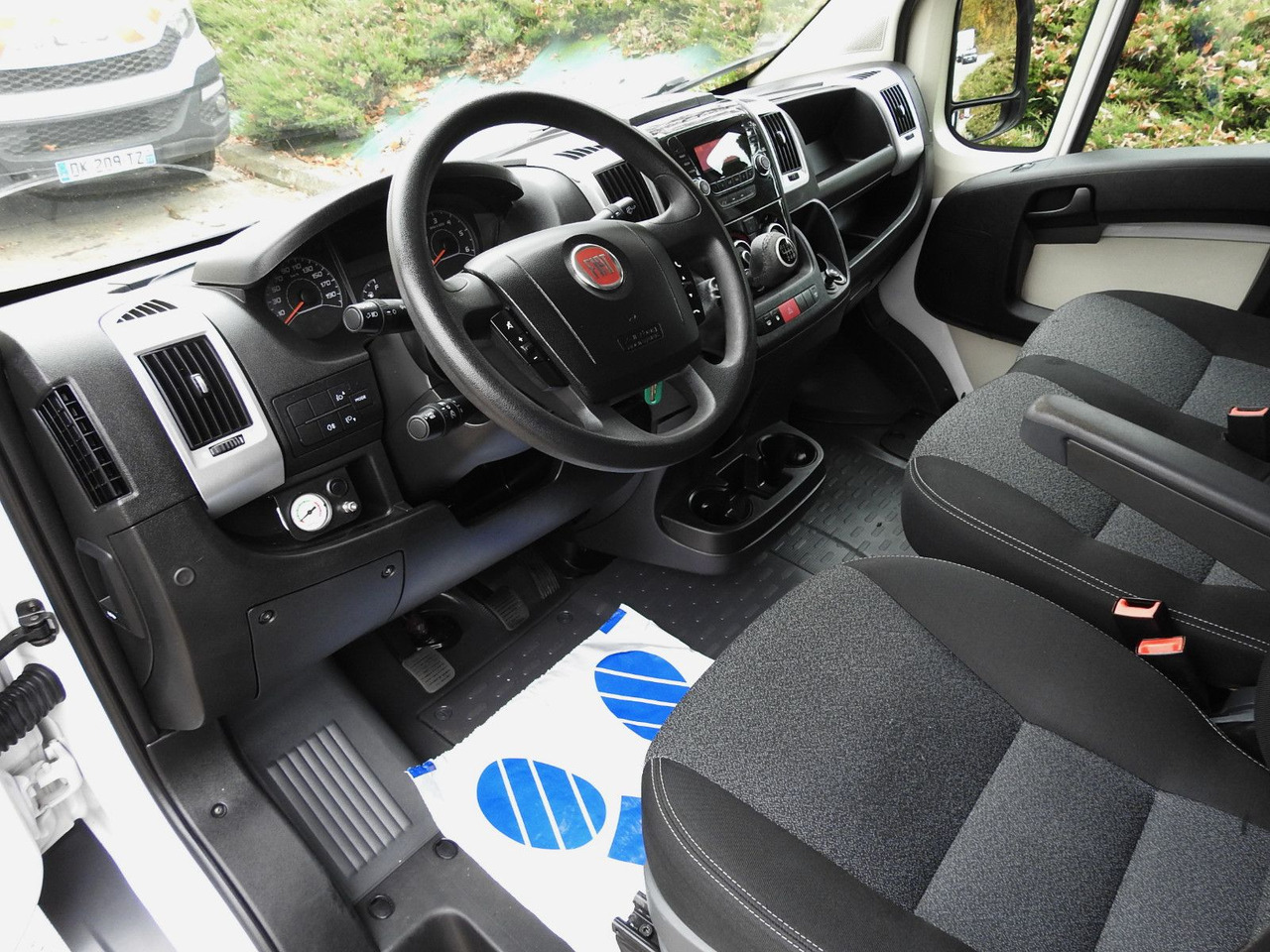 Fiat DUCATO PRITSCHE PLANE AUFZUG 8 PALETTEN WEBASTO - الشاحنات الصغيرة ستائر: صور 2 Fiat DUCATO PRITSCHE PLANE AUFZUG 8 PALETTEN WEBASTO - الشاحنات الصغيرة ستائر: صور 2