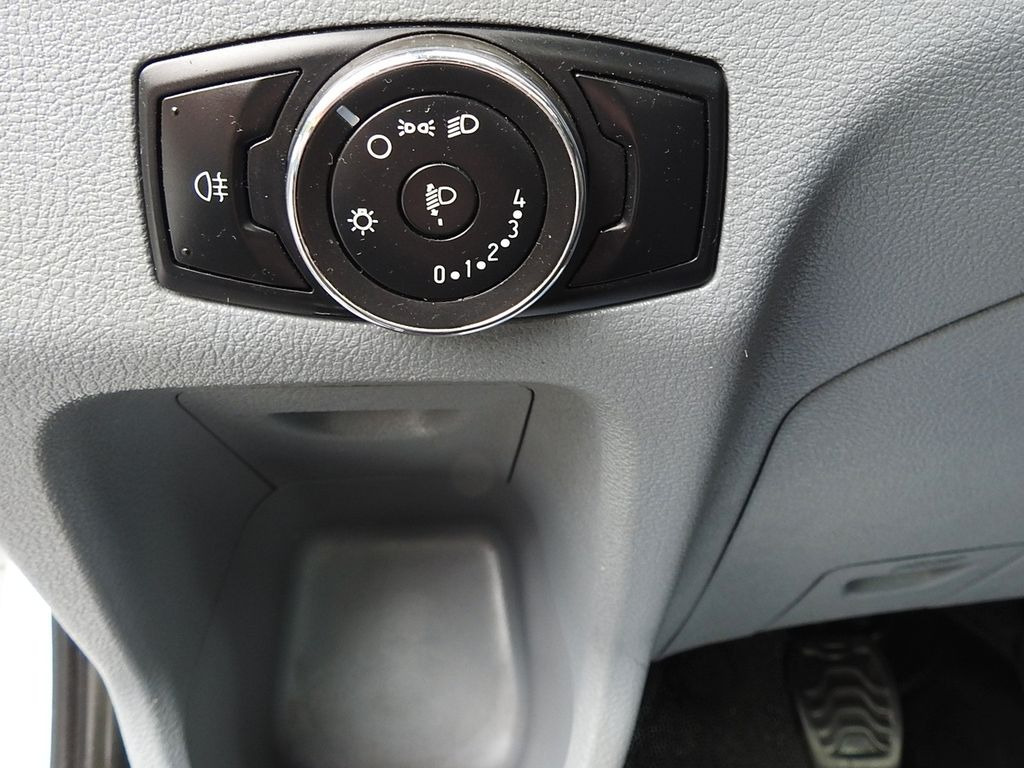 Ford TRANSIT PRITSCHE 8 PALETTEN ZWILLINGSRÄDER 130PS  إيجار Ford TRANSIT PRITSCHE 8 PALETTEN ZWILLINGSRÄDER 130PS: صور 22
