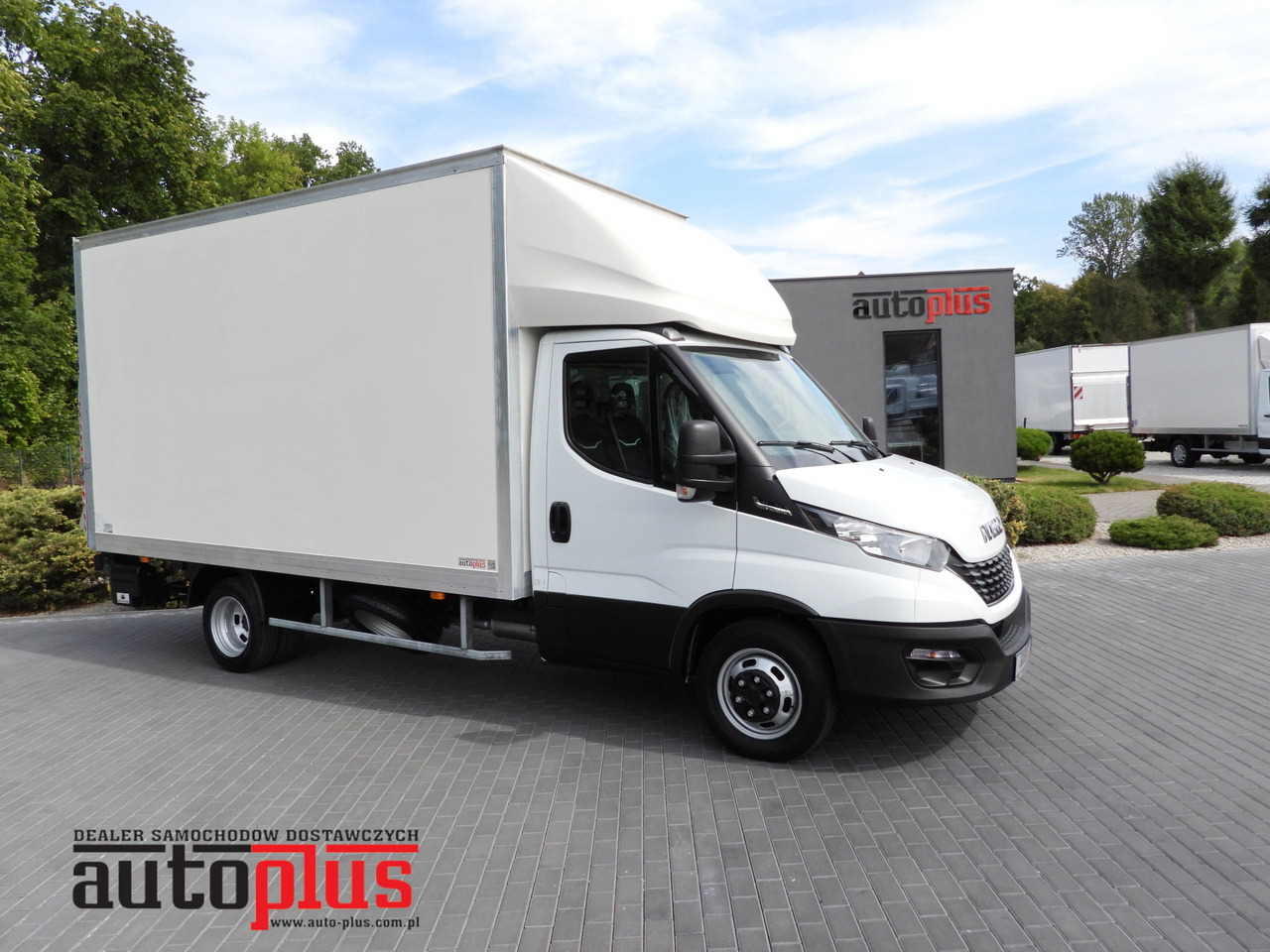 IVECO DAILY 35C16 BOX LIFT 8 PALLETS CRUISE CONTROL AUTOMATIC TRANSMISSION HI-MATIC TWIN WHEELS AIR CONDITIONING 160HP - الشاحنات الصغيرة صندوق مغلق: صور 1 IVECO DAILY 35C16 BOX LIFT 8 PALLETS CRUISE CONTROL AUTOMATIC TRANSMISSION HI-MATIC TWIN WHEELS AIR CONDITIONING 160HP - الشاحنات الصغيرة صندوق مغلق: صور 1