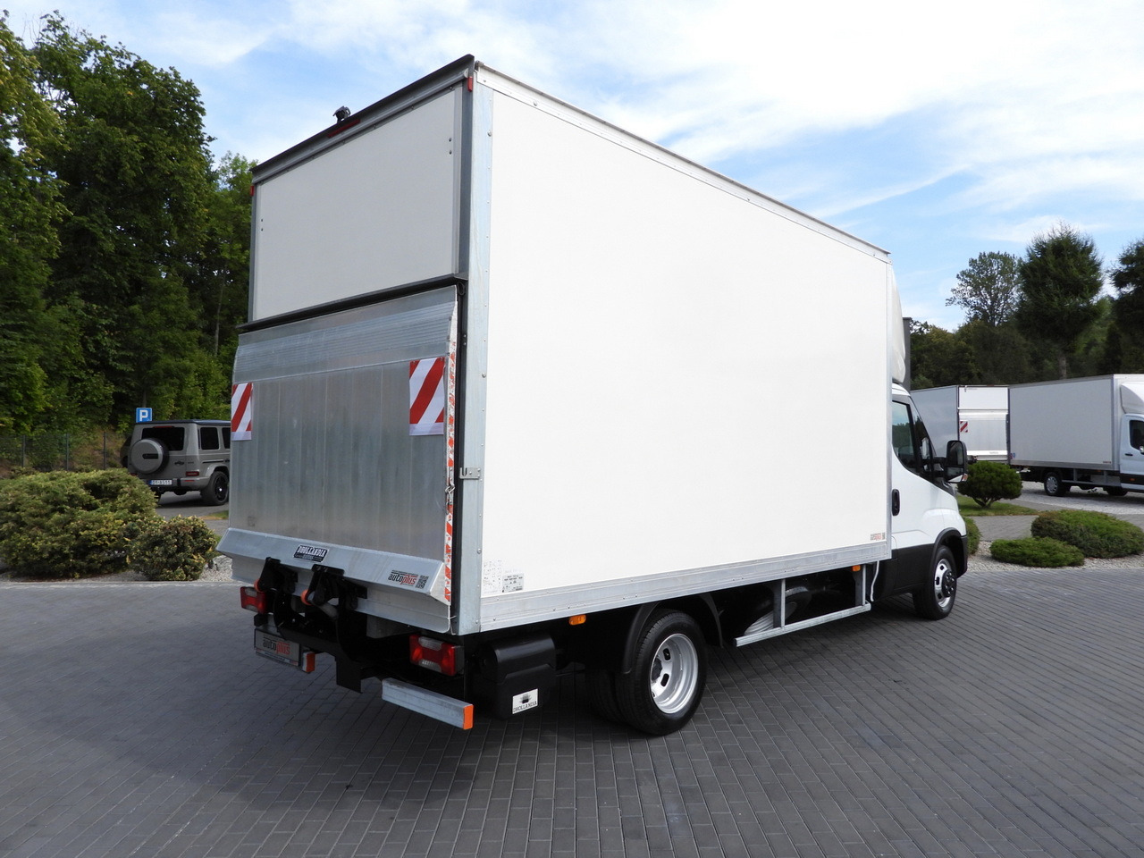 IVECO DAILY 35C16 BOX LIFT 8 PALLETS CRUISE CONTROL AUTOMATIC TRANSMISSION HI-MATIC TWIN WHEELS AIR CONDITIONING 160HP - الشاحنات الصغيرة صندوق مغلق: صور 3 IVECO DAILY 35C16 BOX LIFT 8 PALLETS CRUISE CONTROL AUTOMATIC TRANSMISSION HI-MATIC TWIN WHEELS AIR CONDITIONING 160HP - الشاحنات الصغيرة صندوق مغلق: صور 3