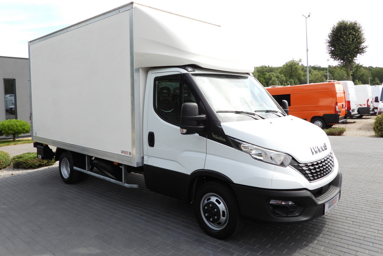 IVECO DAILY 35C16 BOX LIFT 8 PALLETS CRUISE CONTROL AUTOMATIC TRANSMISSION HI-MATIC TWIN WHEELS AIR CONDITIONING 160HP - الشاحنات الصغيرة صندوق مغلق: صور 4 IVECO DAILY 35C16 BOX LIFT 8 PALLETS CRUISE CONTROL AUTOMATIC TRANSMISSION HI-MATIC TWIN WHEELS AIR CONDITIONING 160HP - الشاحنات الصغيرة صندوق مغلق: صور 4