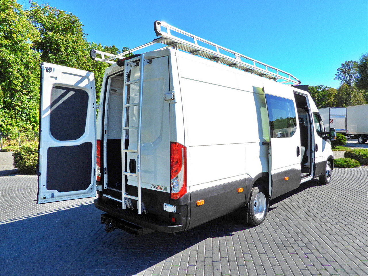 IVECO DAILY 35C17 BOX DELIVERY VAN 6 SEATS CRUISE CONTROL TWIN WHEELS AIR CONDITIONING 170HP - الشاحنات الصغيرة: صور 3 IVECO DAILY 35C17 BOX DELIVERY VAN 6 SEATS CRUISE CONTROL TWIN WHEELS AIR CONDITIONING 170HP - الشاحنات الصغيرة: صور 3