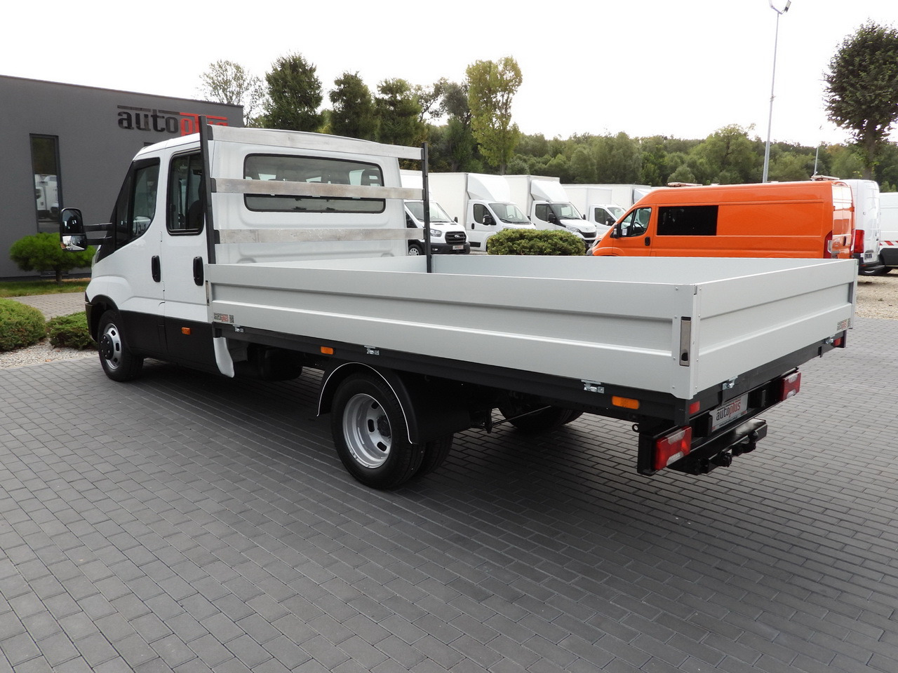 الشاحنات الصغيرة كابينة مزدوجة IVECO DAILY 35C17 STAKE BODY DOUBLE CABIN DOKA 7 SEATS CRUISE CONTROL TWIN WHEELS AIR CONDITIONING  170HP: صور 9