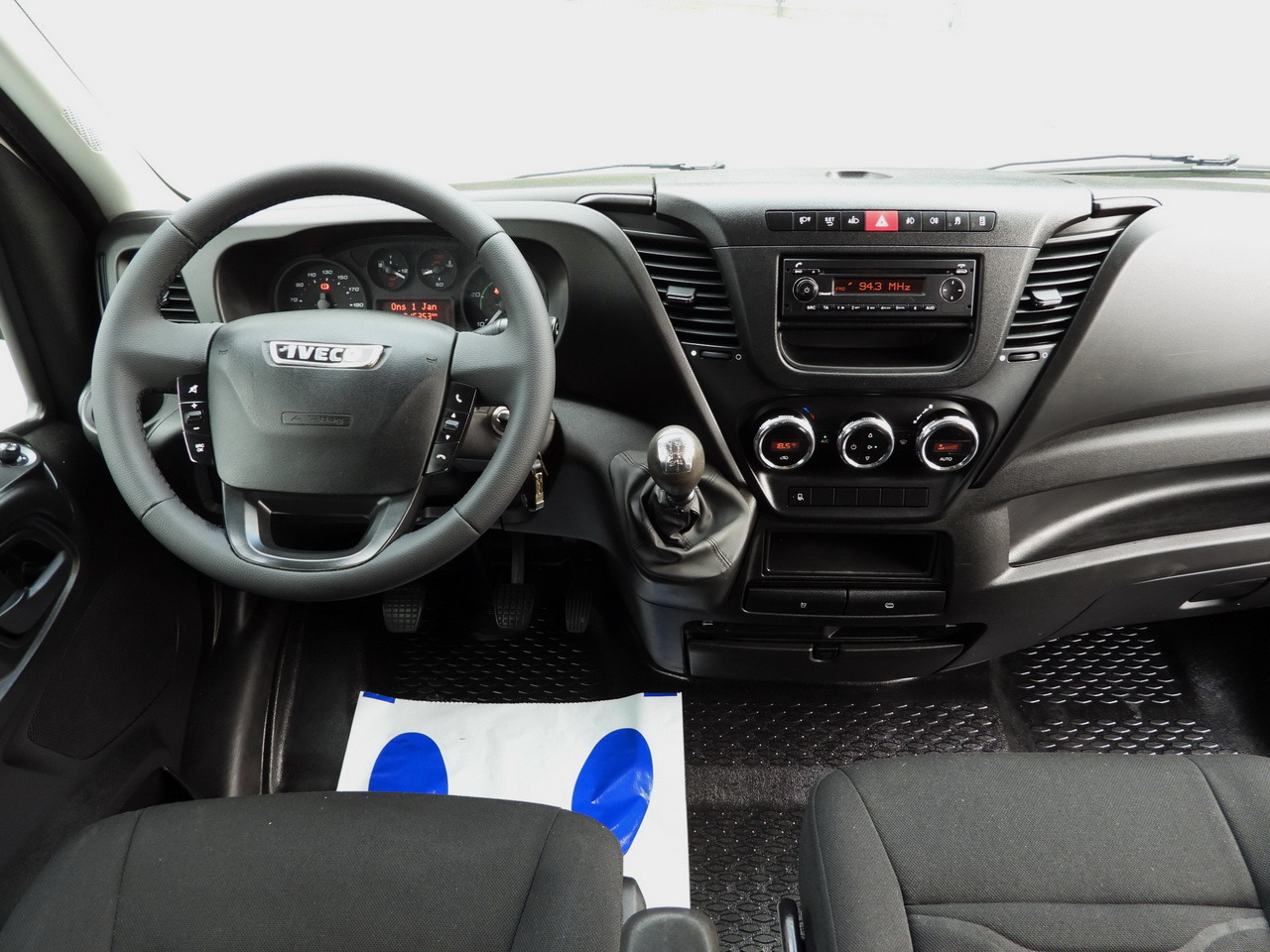 الشاحنات الصغيرة كابينة مزدوجة IVECO DAILY 35C17 STAKE BODY DOUBLE CABIN DOKA 7 SEATS CRUISE CONTROL TWIN WHEELS AIR CONDITIONING  170HP: صور 26