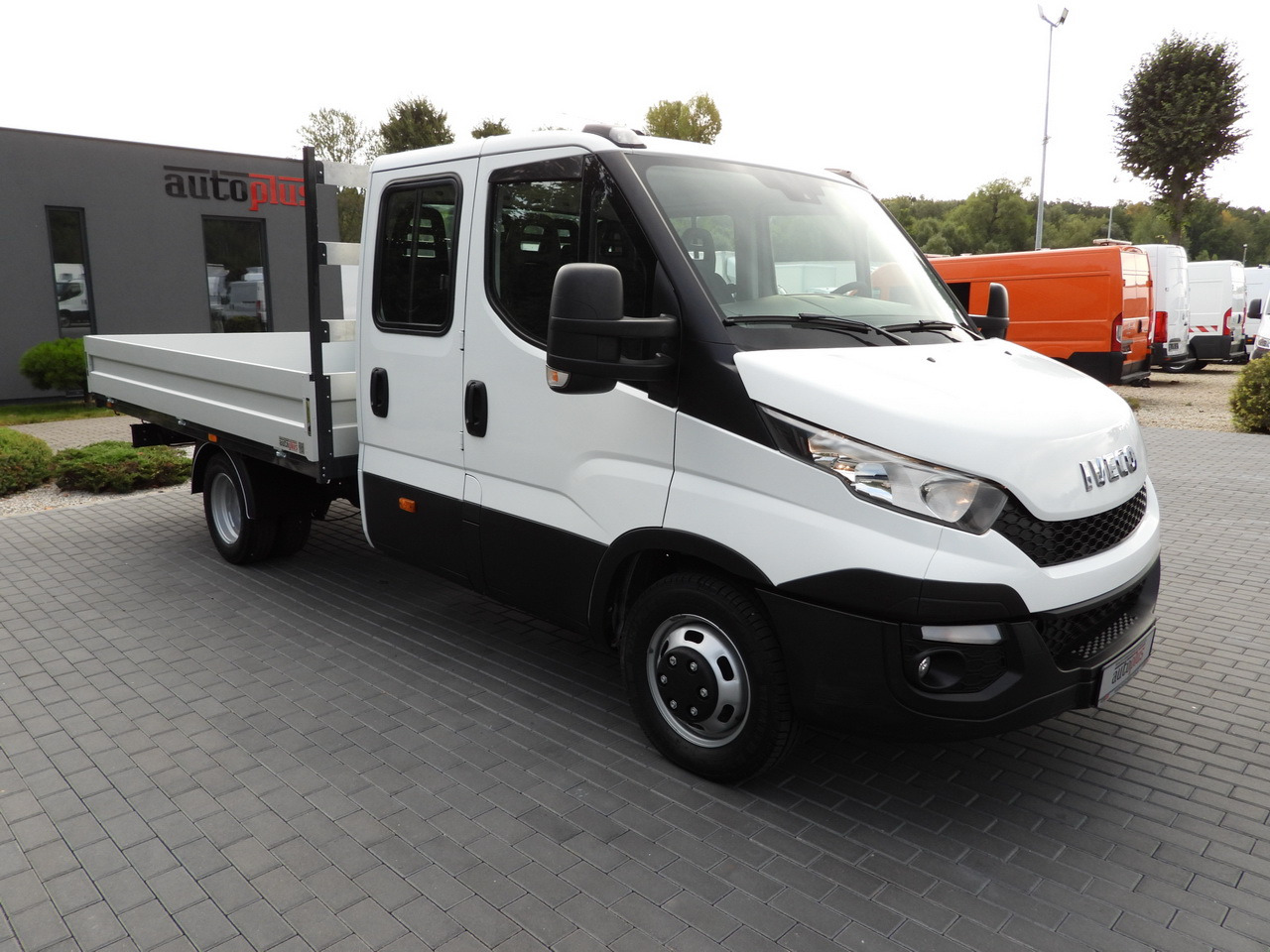 IVECO DAILY 35C17 STAKE BODY DOUBLE CABIN DOKA 7 SEATS CRUISE CONTROL TWIN WHEELS AIR CONDITIONING 170HP - الشاحنات الصغيرة كابينة مزدوجة: صور 4 IVECO DAILY 35C17 STAKE BODY DOUBLE CABIN DOKA 7 SEATS CRUISE CONTROL TWIN WHEELS AIR CONDITIONING 170HP - الشاحنات الصغيرة كابينة مزدوجة: صور 4