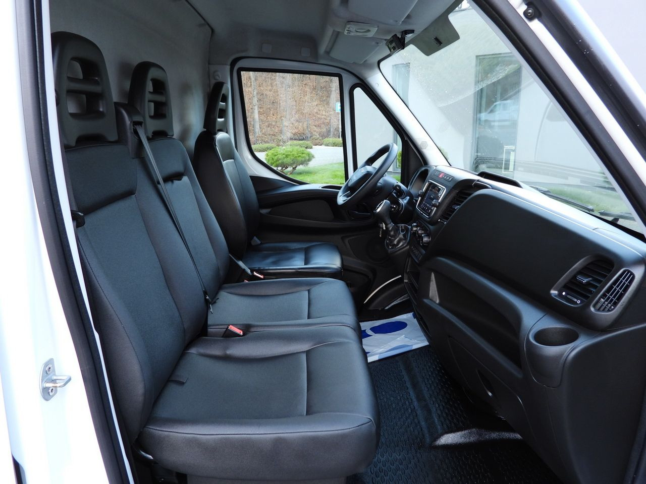 الشاحنات الصغيرة المبردة IVECO DAILY 35S14 REFRIGERATOR VAN 0*C POWER SUPPLY 230V NAVIGATION AUTOMATIC TRANSMISSION  AIR CONDITIONING  140HP: صور 49