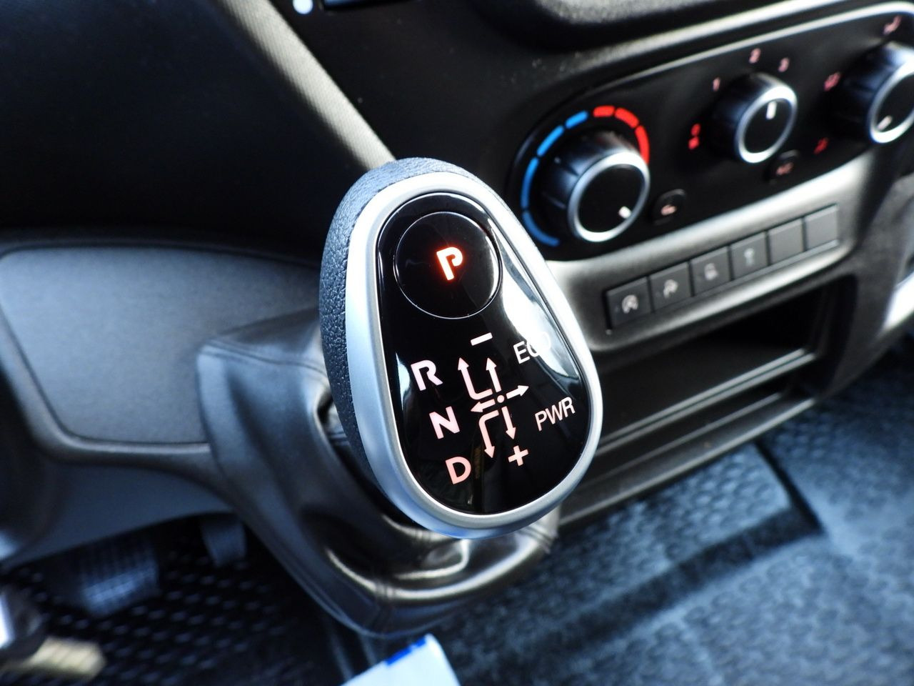 الشاحنات الصغيرة المبردة IVECO DAILY 35S14 REFRIGERATOR VAN 0*C POWER SUPPLY 230V NAVIGATION AUTOMATIC TRANSMISSION  AIR CONDITIONING  140HP: صور 43