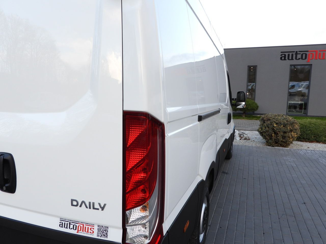 الشاحنات الصغيرة المبردة IVECO DAILY 35S14 REFRIGERATOR VAN 0*C POWER SUPPLY 230V NAVIGATION AUTOMATIC TRANSMISSION  AIR CONDITIONING  140HP: صور 21