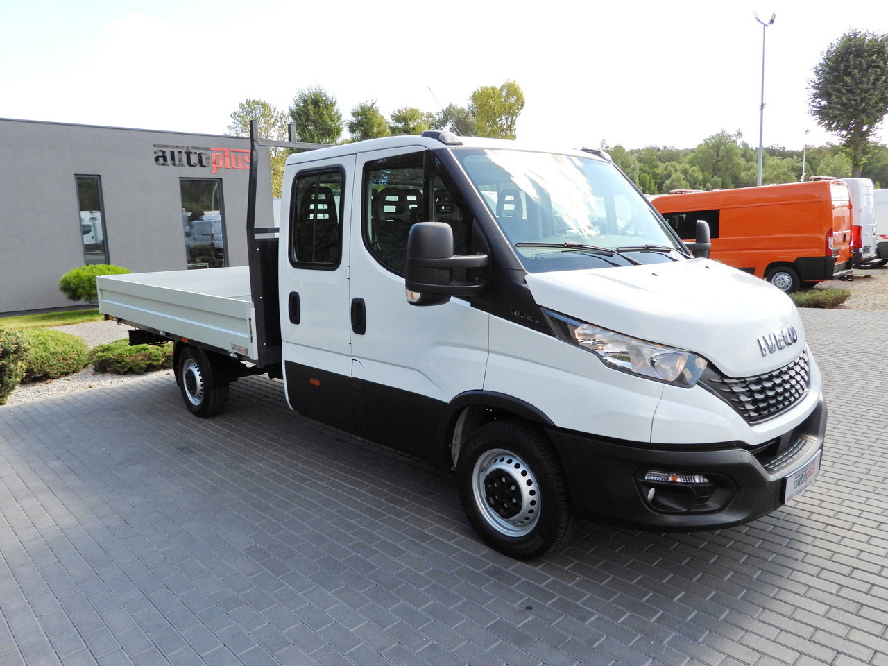 IVECO DAILY 35S14 STAKE BODY DOUBLE CABIN DOKA 7 SEATS CRUISE CONTROL AIR CONDITIONING 135HP - الشاحنات الصغيرة المسطحة: صور 4 IVECO DAILY 35S14 STAKE BODY DOUBLE CABIN DOKA 7 SEATS CRUISE CONTROL AIR CONDITIONING 135HP - الشاحنات الصغيرة المسطحة: صور 4