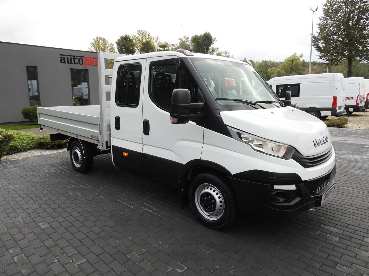 IVECO DAILY 35S15 STAKE BODY DOUBLE CABIN DOKA 7 SEATS AIR CONDITIONING 150HP - الشاحنات الصغيرة كابينة مزدوجة: صور 4 IVECO DAILY 35S15 STAKE BODY DOUBLE CABIN DOKA 7 SEATS AIR CONDITIONING 150HP - الشاحنات الصغيرة كابينة مزدوجة: صور 4