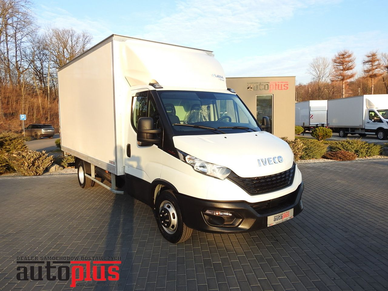 IVECO DAILY 35S16 BOX LIFT 8 PALLETS CRUISE CONTROL AIR CONDITIONING TWIN WHEELS 160HP - الشاحنات الصغيرة صندوق مغلق: صور 1 IVECO DAILY 35S16 BOX LIFT 8 PALLETS CRUISE CONTROL AIR CONDITIONING TWIN WHEELS 160HP - الشاحنات الصغيرة صندوق مغلق: صور 1