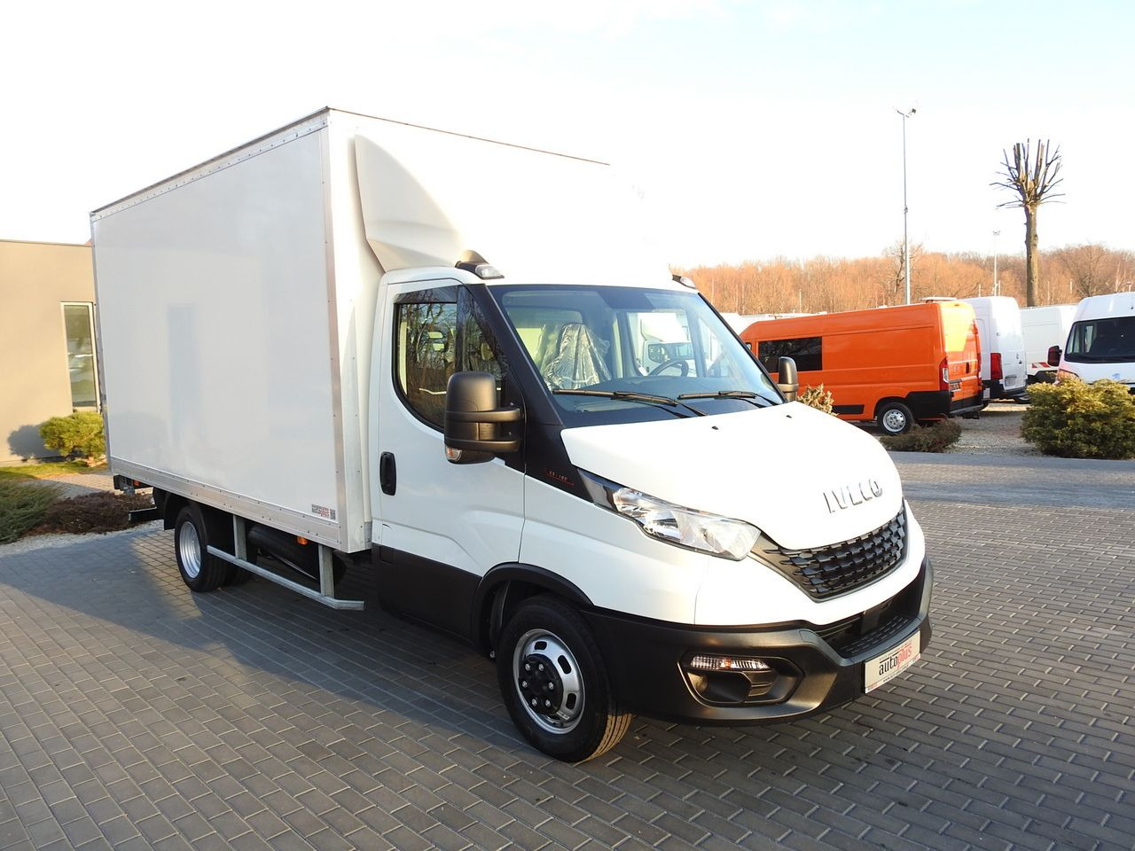 IVECO DAILY 35S16 BOX LIFT 8 PALLETS CRUISE CONTROL AIR CONDITIONING TWIN WHEELS 160HP - الشاحنات الصغيرة صندوق مغلق: صور 4 IVECO DAILY 35S16 BOX LIFT 8 PALLETS CRUISE CONTROL AIR CONDITIONING TWIN WHEELS 160HP - الشاحنات الصغيرة صندوق مغلق: صور 4