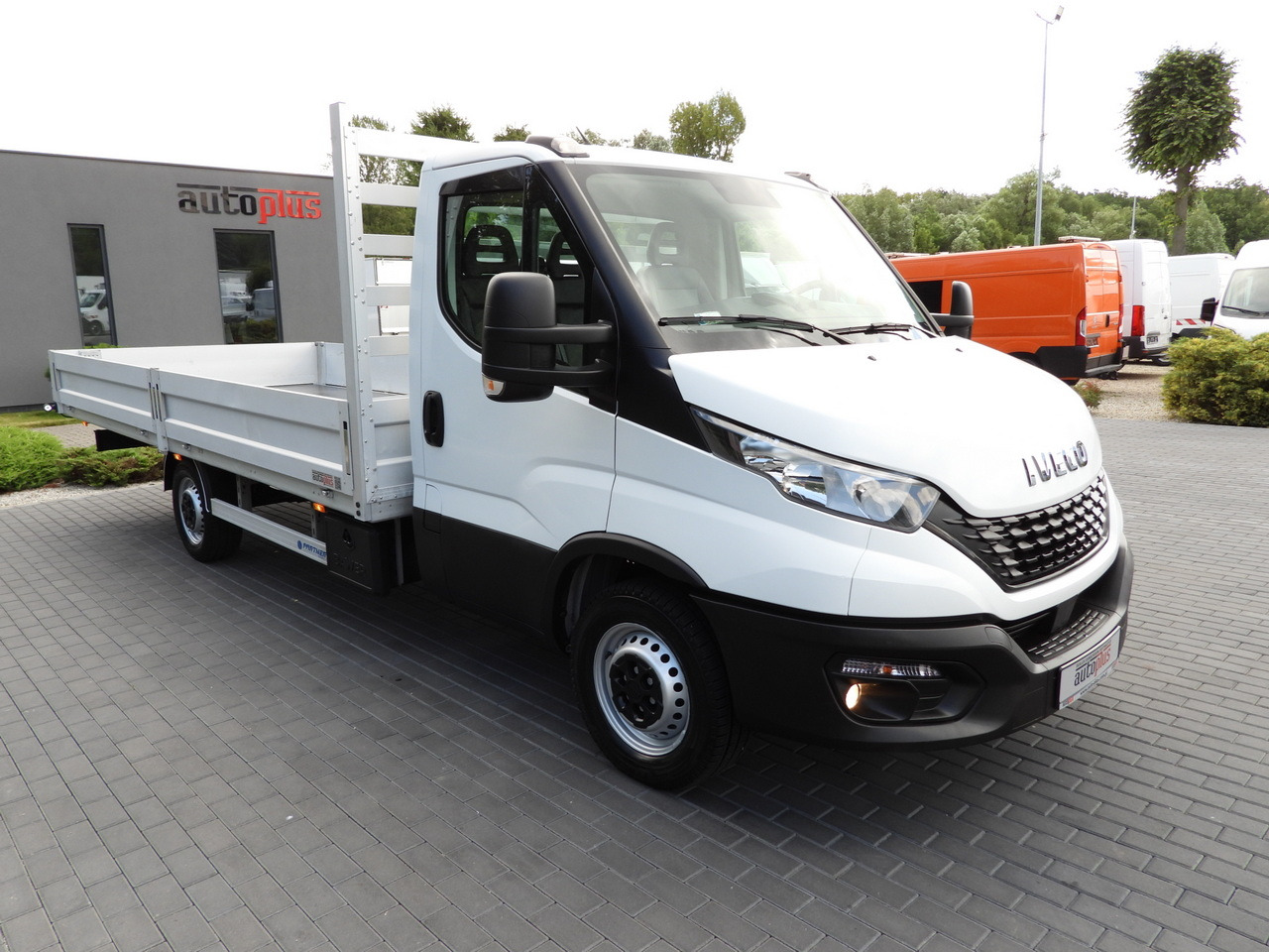 IVECO DAILY 35S16 STAKE BODY 10 PALLETS CRUISE CONTROL AIR CONDITIONING 160HP - الشاحنات الصغيرة المسطحة: صور 4 IVECO DAILY 35S16 STAKE BODY 10 PALLETS CRUISE CONTROL AIR CONDITIONING 160HP - الشاحنات الصغيرة المسطحة: صور 4