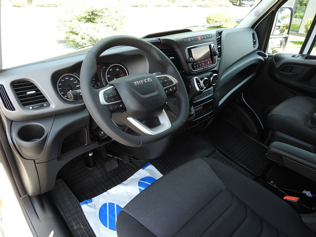 IVECO DAILY 35S18 NEW TARPAULIN 8 PALLETS CRUISE CONTROL NAVIGATION LED LIGHTS AUTOMATIC TRANSMISSION HI-MATIC MANUFACTURERS WARRANTY 180HP - الشاحنات الصغيرة ستائر: صور 2 IVECO DAILY 35S18 NEW TARPAULIN 8 PALLETS CRUISE CONTROL NAVIGATION LED LIGHTS AUTOMATIC TRANSMISSION HI-MATIC MANUFACTURERS WARRANTY 180HP - الشاحنات الصغيرة ستائر: صور 2