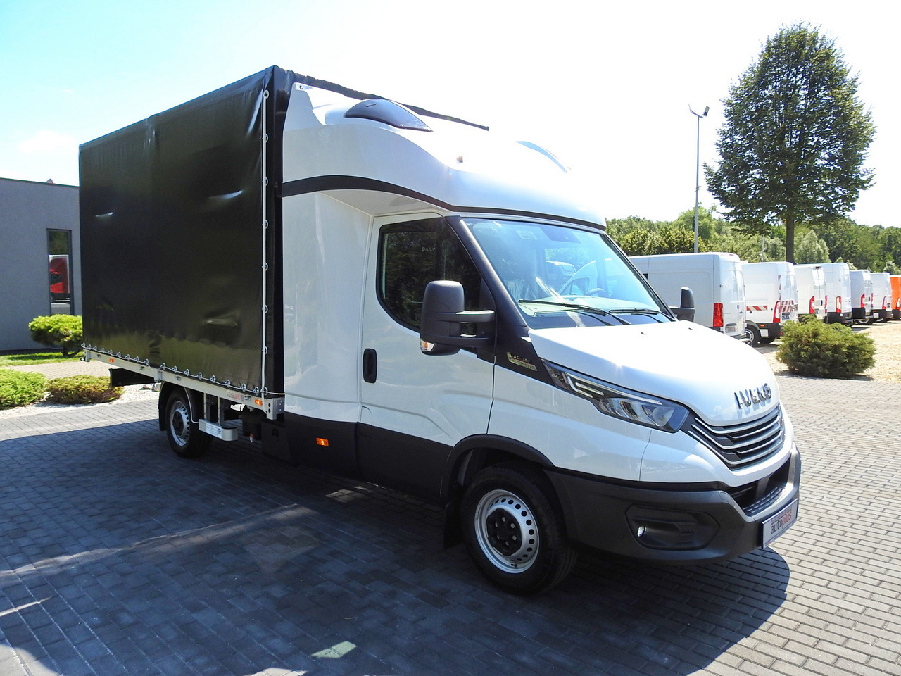 IVECO DAILY 35S18 NEW TARPAULIN 8 PALLETS CRUISE CONTROL NAVIGATION LED LIGHTS AUTOMATIC TRANSMISSION HI-MATIC MANUFACTURERS WARRANTY 180HP - الشاحنات الصغيرة ستائر: صور 4 IVECO DAILY 35S18 NEW TARPAULIN 8 PALLETS CRUISE CONTROL NAVIGATION LED LIGHTS AUTOMATIC TRANSMISSION HI-MATIC MANUFACTURERS WARRANTY 180HP - الشاحنات الصغيرة ستائر: صور 4