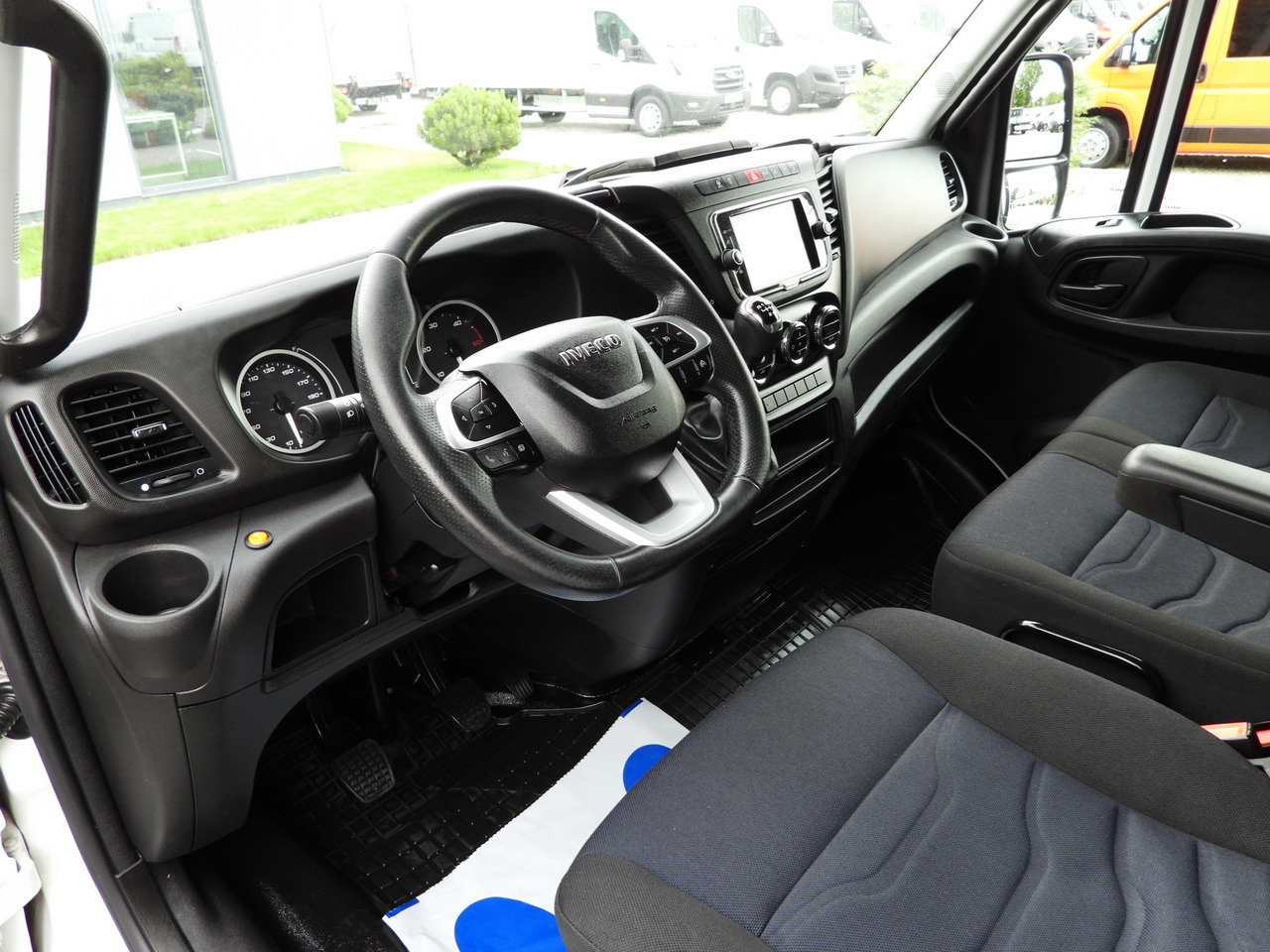 IVECO DAILY 35S18 TARPAULIN 10 PALLETS WEBASTO CRUISE CONTROL NAVIGATION LED LIGHTS AIR CONDITIONING 180HP - الشاحنات الصغيرة ستائر: صور 2 IVECO DAILY 35S18 TARPAULIN 10 PALLETS WEBASTO CRUISE CONTROL NAVIGATION LED LIGHTS AIR CONDITIONING 180HP - الشاحنات الصغيرة ستائر: صور 2