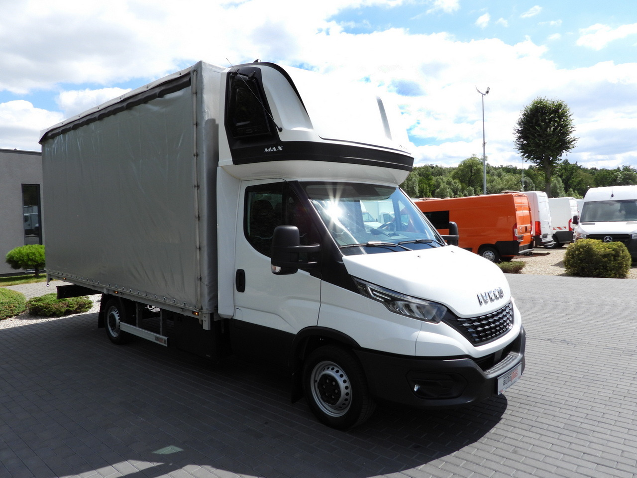 IVECO DAILY 35S18 TARPAULIN 10 PALLETS WEBASTO CRUISE CONTROL NAVIGATION LED LIGHTS AIR CONDITIONING 180HP - الشاحنات الصغيرة ستائر: صور 4 IVECO DAILY 35S18 TARPAULIN 10 PALLETS WEBASTO CRUISE CONTROL NAVIGATION LED LIGHTS AIR CONDITIONING 180HP - الشاحنات الصغيرة ستائر: صور 4