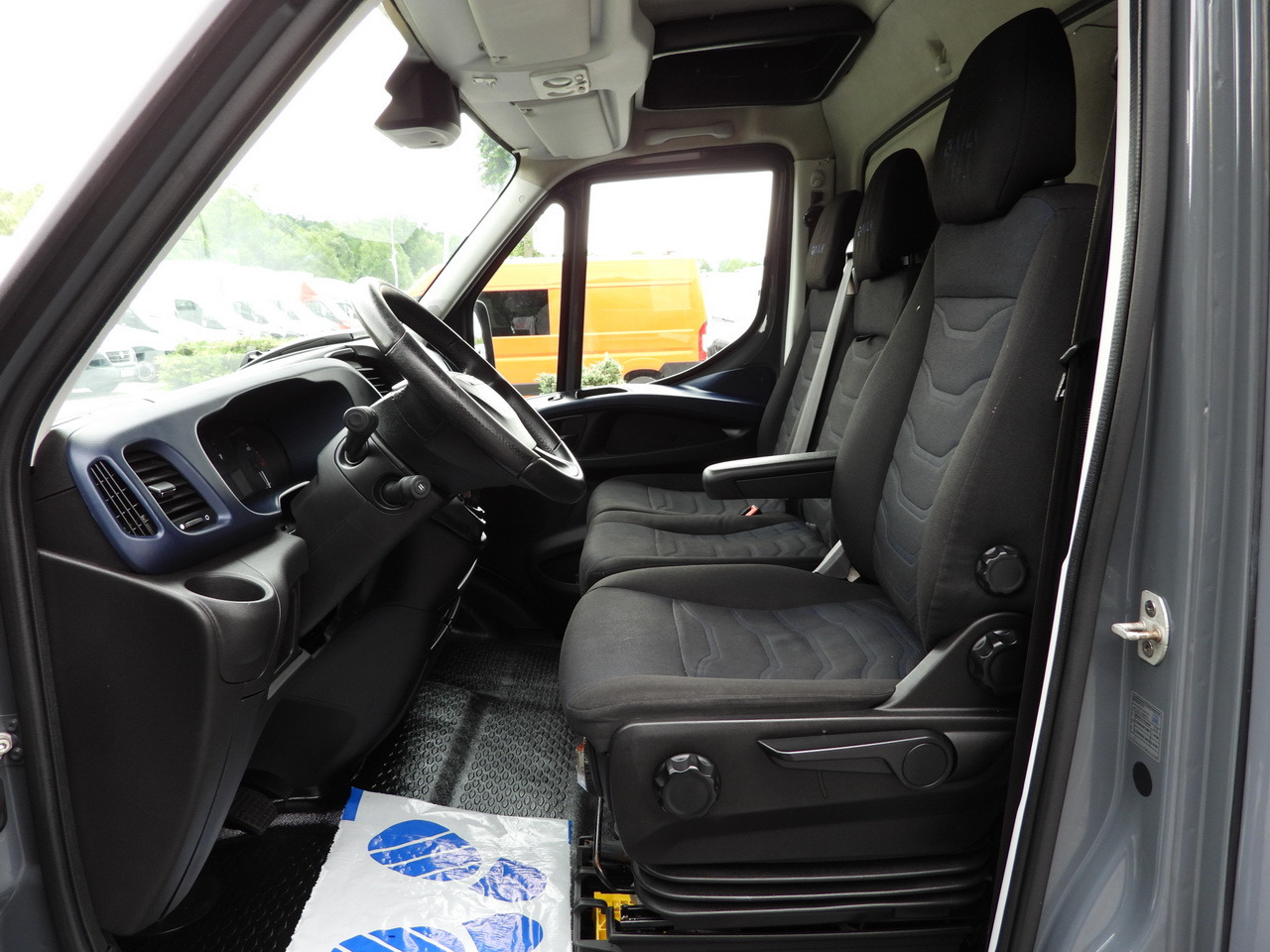 الشاحنات الصغيرة ستائر IVECO DAILY 35S18 TARPAULIN 10 PALLETS WEBASTO CRUISE CONTROL PNEUMATICS AUTOMATIC TRANSMISSION HI-MATIC AIR CONDITIONING  180HP: صور 27