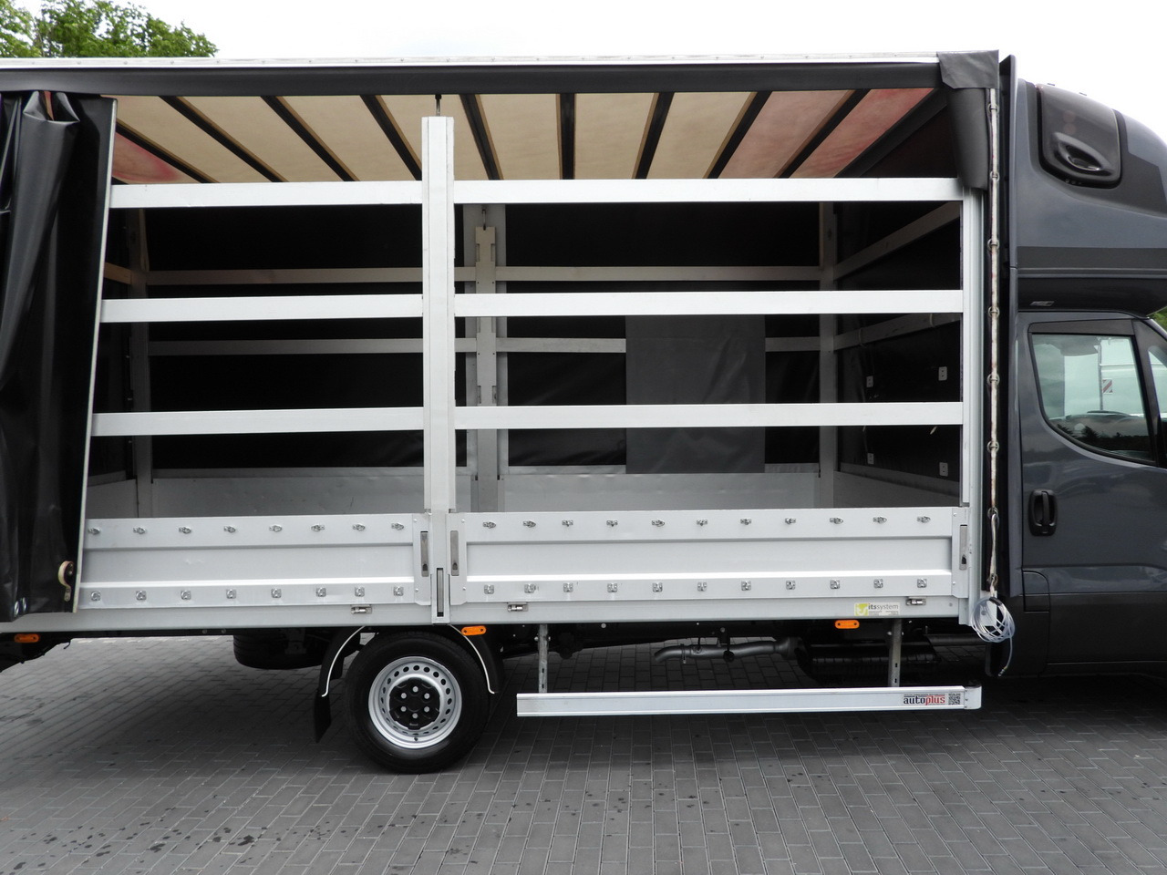 الشاحنات الصغيرة ستائر IVECO DAILY 35S18 TARPAULIN 10 PALLETS WEBASTO CRUISE CONTROL PNEUMATICS AUTOMATIC TRANSMISSION HI-MATIC AIR CONDITIONING  180HP: صور 18