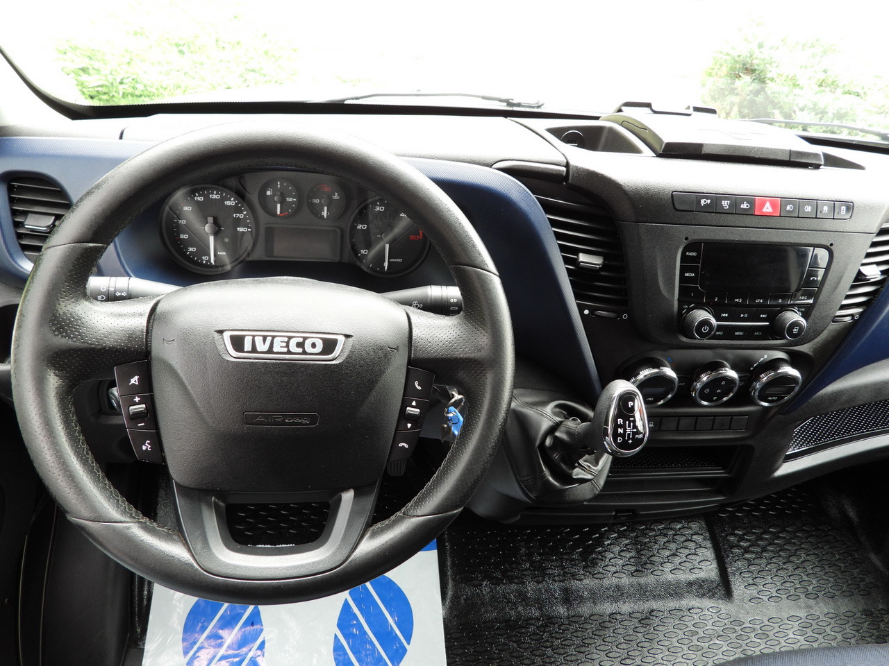 الشاحنات الصغيرة ستائر IVECO DAILY 35S18 TARPAULIN 10 PALLETS WEBASTO CRUISE CONTROL PNEUMATICS AUTOMATIC TRANSMISSION HI-MATIC AIR CONDITIONING  180HP: صور 29