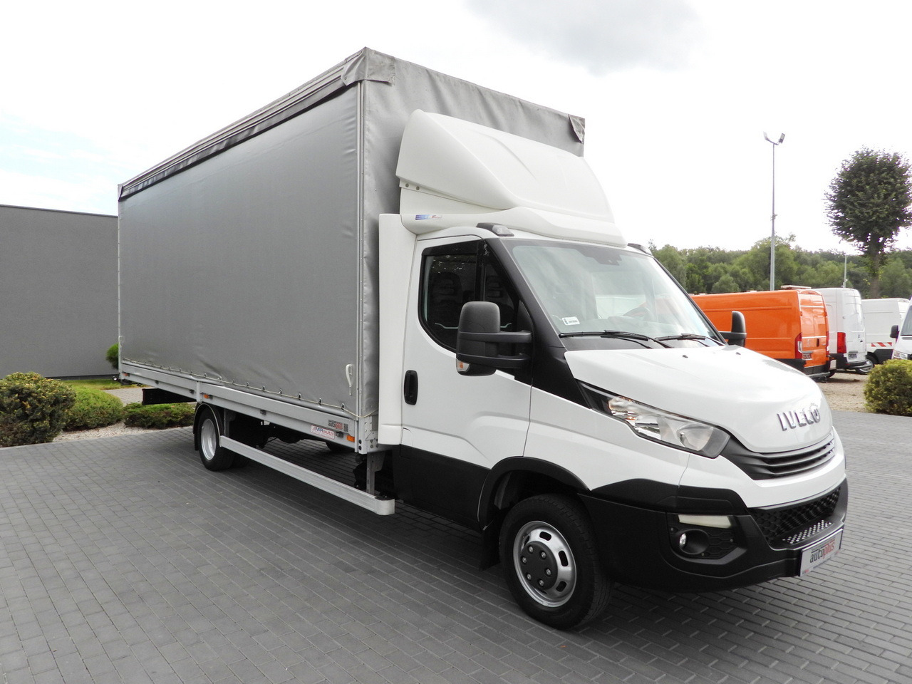 IVECO DAILY 50C15 TARPAULIN 12 PALLETS CRUISE CONTROL TWIN WHEELS AIR CONDITIONING 150HP - الشاحنات الصغيرة ستائر: صور 4 IVECO DAILY 50C15 TARPAULIN 12 PALLETS CRUISE CONTROL TWIN WHEELS AIR CONDITIONING 150HP - الشاحنات الصغيرة ستائر: صور 4