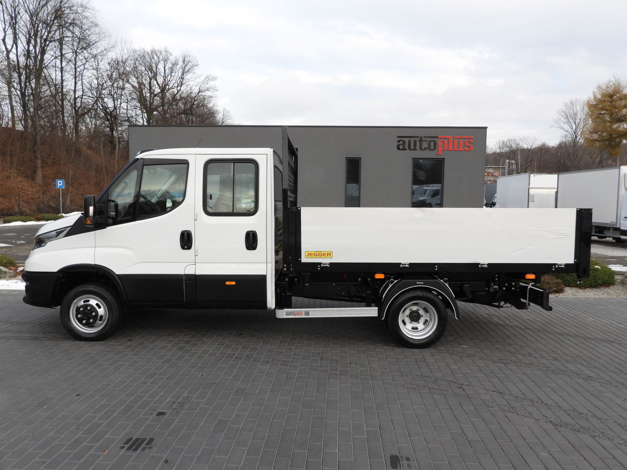 IVECO DAILY 50C16 THREE-WAY TIPPER DOUBLE CABIN DOKA 6 SEATS CRUISE CONTROL PNEUMATICS TWIN WHEELS AIR CONDITIONING  160HP إيجار IVECO DAILY 50C16 THREE-WAY TIPPER DOUBLE CABIN DOKA 6 SEATS CRUISE CONTROL PNEUMATICS TWIN WHEELS AIR CONDITIONING  160HP: صور 8