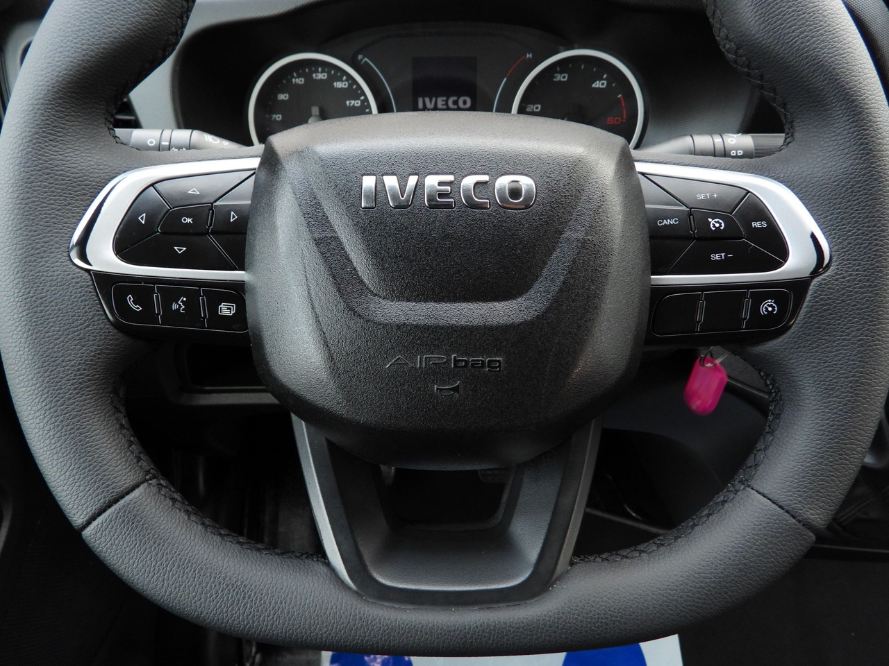 IVECO DAILY 50C16 THREE-WAY TIPPER DOUBLE CABIN DOKA 6 SEATS CRUISE CONTROL PNEUMATICS TWIN WHEELS AIR CONDITIONING  160HP إيجار IVECO DAILY 50C16 THREE-WAY TIPPER DOUBLE CABIN DOKA 6 SEATS CRUISE CONTROL PNEUMATICS TWIN WHEELS AIR CONDITIONING  160HP: صور 31