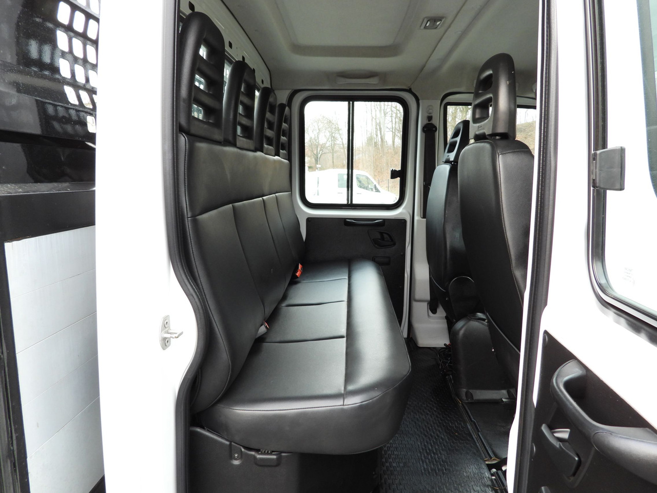 IVECO DAILY 50C16 THREE-WAY TIPPER DOUBLE CABIN DOKA 6 SEATS CRUISE CONTROL PNEUMATICS TWIN WHEELS AIR CONDITIONING  160HP إيجار IVECO DAILY 50C16 THREE-WAY TIPPER DOUBLE CABIN DOKA 6 SEATS CRUISE CONTROL PNEUMATICS TWIN WHEELS AIR CONDITIONING  160HP: صور 40