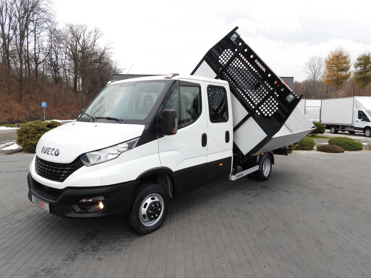 IVECO DAILY 50C16 THREE-WAY TIPPER DOUBLE CABIN DOKA 6 SEATS CRUISE CONTROL PNEUMATICS TWIN WHEELS AIR CONDITIONING  160HP إيجار IVECO DAILY 50C16 THREE-WAY TIPPER DOUBLE CABIN DOKA 6 SEATS CRUISE CONTROL PNEUMATICS TWIN WHEELS AIR CONDITIONING  160HP: صور 6