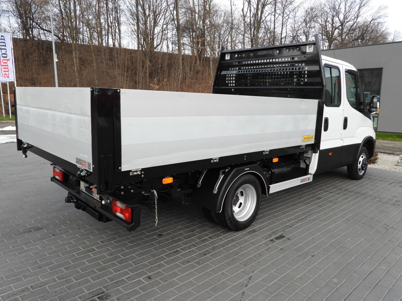 IVECO DAILY 50C16 THREE-WAY TIPPER DOUBLE CABIN DOKA 6 SEATS CRUISE CONTROL PNEUMATICS TWIN WHEELS AIR CONDITIONING  160HP إيجار IVECO DAILY 50C16 THREE-WAY TIPPER DOUBLE CABIN DOKA 6 SEATS CRUISE CONTROL PNEUMATICS TWIN WHEELS AIR CONDITIONING  160HP: صور 15
