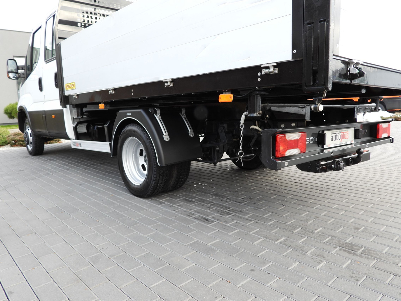 IVECO DAILY 50C16 THREE-WAY TIPPER DOUBLE CABIN DOKA 6 SEATS CRUISE CONTROL PNEUMATICS TWIN WHEELS AIR CONDITIONING  160HP إيجار IVECO DAILY 50C16 THREE-WAY TIPPER DOUBLE CABIN DOKA 6 SEATS CRUISE CONTROL PNEUMATICS TWIN WHEELS AIR CONDITIONING  160HP: صور 17