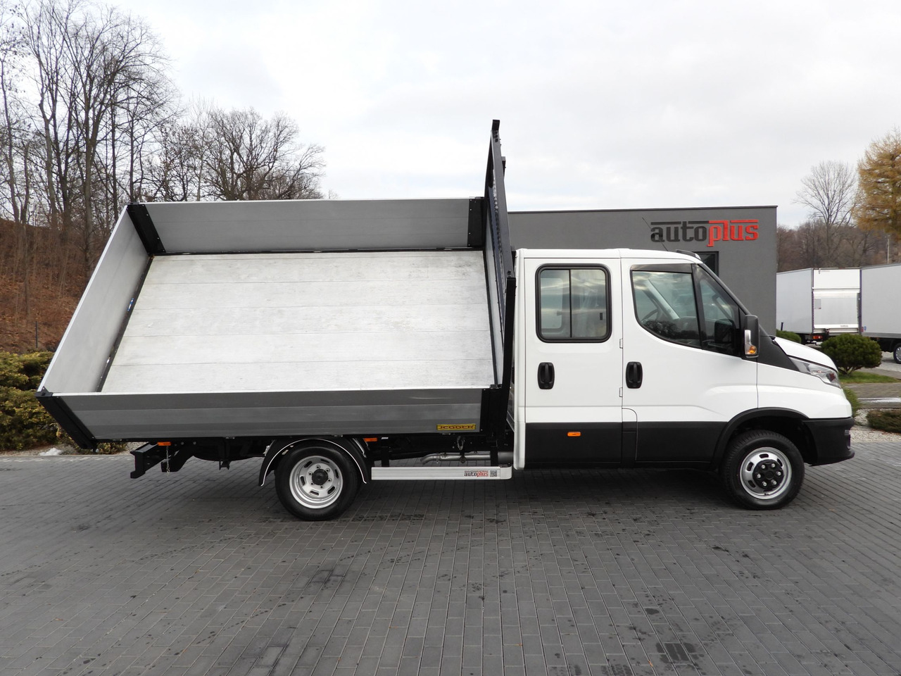 IVECO DAILY 50C16 THREE-WAY TIPPER DOUBLE CABIN DOKA 6 SEATS CRUISE CONTROL PNEUMATICS TWIN WHEELS AIR CONDITIONING  160HP إيجار IVECO DAILY 50C16 THREE-WAY TIPPER DOUBLE CABIN DOKA 6 SEATS CRUISE CONTROL PNEUMATICS TWIN WHEELS AIR CONDITIONING  160HP: صور 9