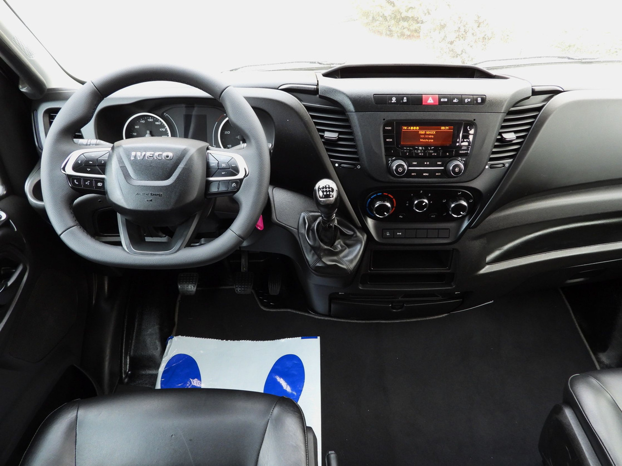 IVECO DAILY 50C16 THREE-WAY TIPPER DOUBLE CABIN DOKA 6 SEATS CRUISE CONTROL PNEUMATICS TWIN WHEELS AIR CONDITIONING  160HP إيجار IVECO DAILY 50C16 THREE-WAY TIPPER DOUBLE CABIN DOKA 6 SEATS CRUISE CONTROL PNEUMATICS TWIN WHEELS AIR CONDITIONING  160HP: صور 29