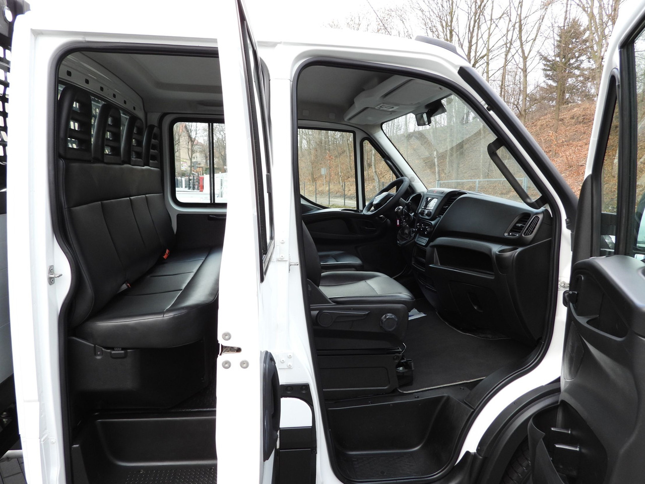 IVECO DAILY 50C16 THREE-WAY TIPPER DOUBLE CABIN DOKA 6 SEATS CRUISE CONTROL PNEUMATICS TWIN WHEELS AIR CONDITIONING  160HP إيجار IVECO DAILY 50C16 THREE-WAY TIPPER DOUBLE CABIN DOKA 6 SEATS CRUISE CONTROL PNEUMATICS TWIN WHEELS AIR CONDITIONING  160HP: صور 39