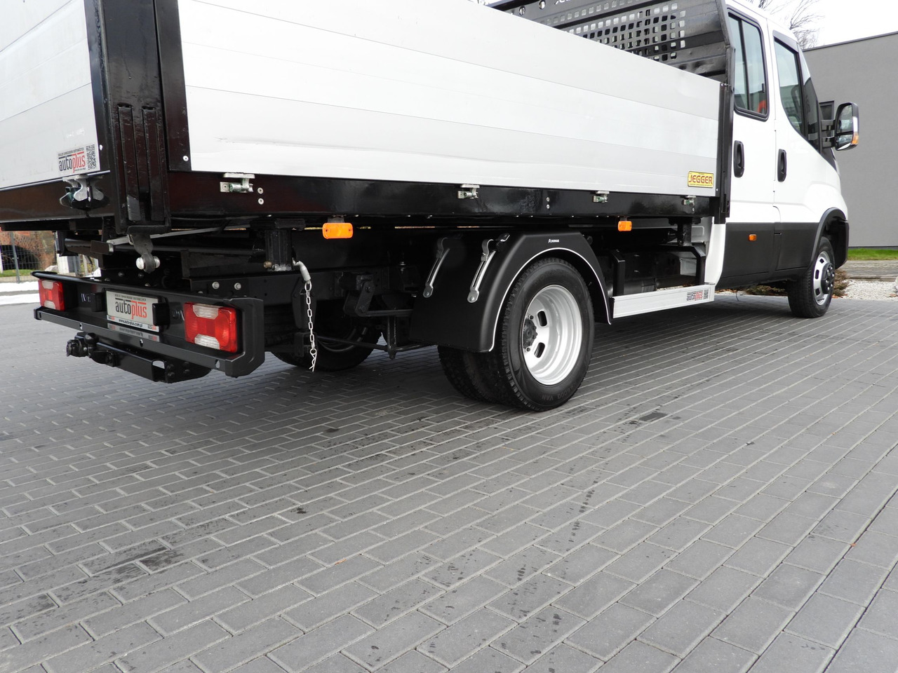 IVECO DAILY 50C16 THREE-WAY TIPPER DOUBLE CABIN DOKA 6 SEATS CRUISE CONTROL PNEUMATICS TWIN WHEELS AIR CONDITIONING  160HP إيجار IVECO DAILY 50C16 THREE-WAY TIPPER DOUBLE CABIN DOKA 6 SEATS CRUISE CONTROL PNEUMATICS TWIN WHEELS AIR CONDITIONING  160HP: صور 18