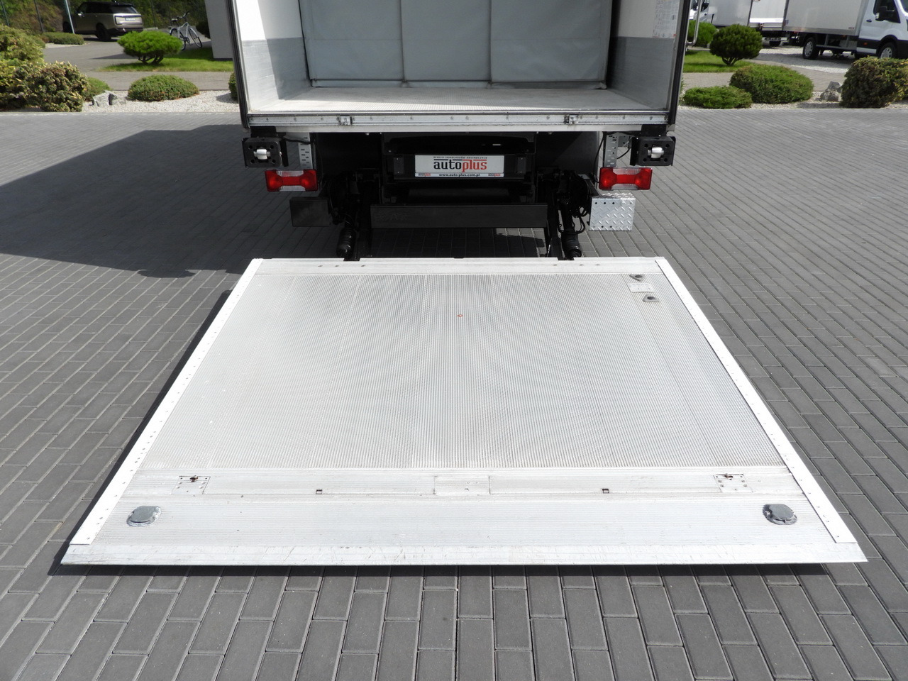 مبردة شاحنة IVECO DAILY 70C17 REFRIGERATOR 1*C LIFT 10 PALLETS POWER SUPPLY 230V CRUISE CONTROL AIR CONDITIONING PNEUMATICS AUTOMATIC TRANSMISSION HI-MATIC TWIN WHEELS 170HP: صور 20 مبردة شاحنة IVECO DAILY 70C17 REFRIGERATOR 1*C LIFT 10 PALLETS POWER SUPPLY 230V CRUISE CONTROL AIR CONDITIONING PNEUMATICS AUTOMATIC TRANSMISSION HI-MATIC TWIN WHEELS 170HP: صور 20