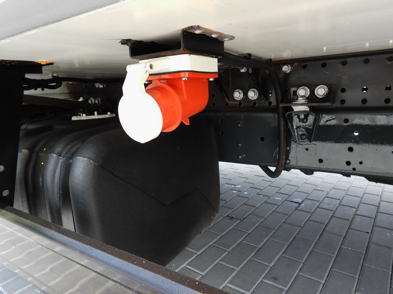 مبردة شاحنة IVECO DAILY 70C17 REFRIGERATOR 1*C LIFT 10 PALLETS POWER SUPPLY 230V CRUISE CONTROL AIR CONDITIONING PNEUMATICS AUTOMATIC TRANSMISSION HI-MATIC TWIN WHEELS 170HP: صور 30 مبردة شاحنة IVECO DAILY 70C17 REFRIGERATOR 1*C LIFT 10 PALLETS POWER SUPPLY 230V CRUISE CONTROL AIR CONDITIONING PNEUMATICS AUTOMATIC TRANSMISSION HI-MATIC TWIN WHEELS 170HP: صور 30