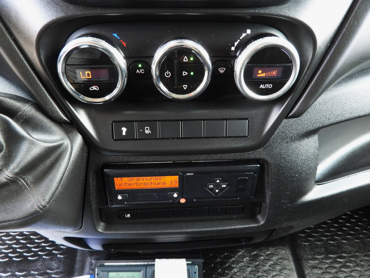 مبردة شاحنة IVECO DAILY 70C17 REFRIGERATOR 1*C LIFT 10 PALLETS POWER SUPPLY 230V CRUISE CONTROL AIR CONDITIONING PNEUMATICS AUTOMATIC TRANSMISSION HI-MATIC TWIN WHEELS 170HP: صور 46 مبردة شاحنة IVECO DAILY 70C17 REFRIGERATOR 1*C LIFT 10 PALLETS POWER SUPPLY 230V CRUISE CONTROL AIR CONDITIONING PNEUMATICS AUTOMATIC TRANSMISSION HI-MATIC TWIN WHEELS 170HP: صور 46