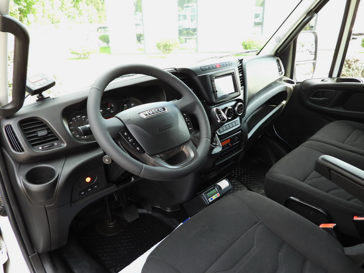 IVECO DAILY 70C17 REFRIGERATOR 1*C LIFT 10 PALLETS POWER SUPPLY 230V CRUISE CONTROL AIR CONDITIONING PNEUMATICS AUTOMATIC TRANSMISSION HI-MATIC TWIN WHEELS 170HP - مبردة شاحنة: صور 2 IVECO DAILY 70C17 REFRIGERATOR 1*C LIFT 10 PALLETS POWER SUPPLY 230V CRUISE CONTROL AIR CONDITIONING PNEUMATICS AUTOMATIC TRANSMISSION HI-MATIC TWIN WHEELS 170HP - مبردة شاحنة: صور 2