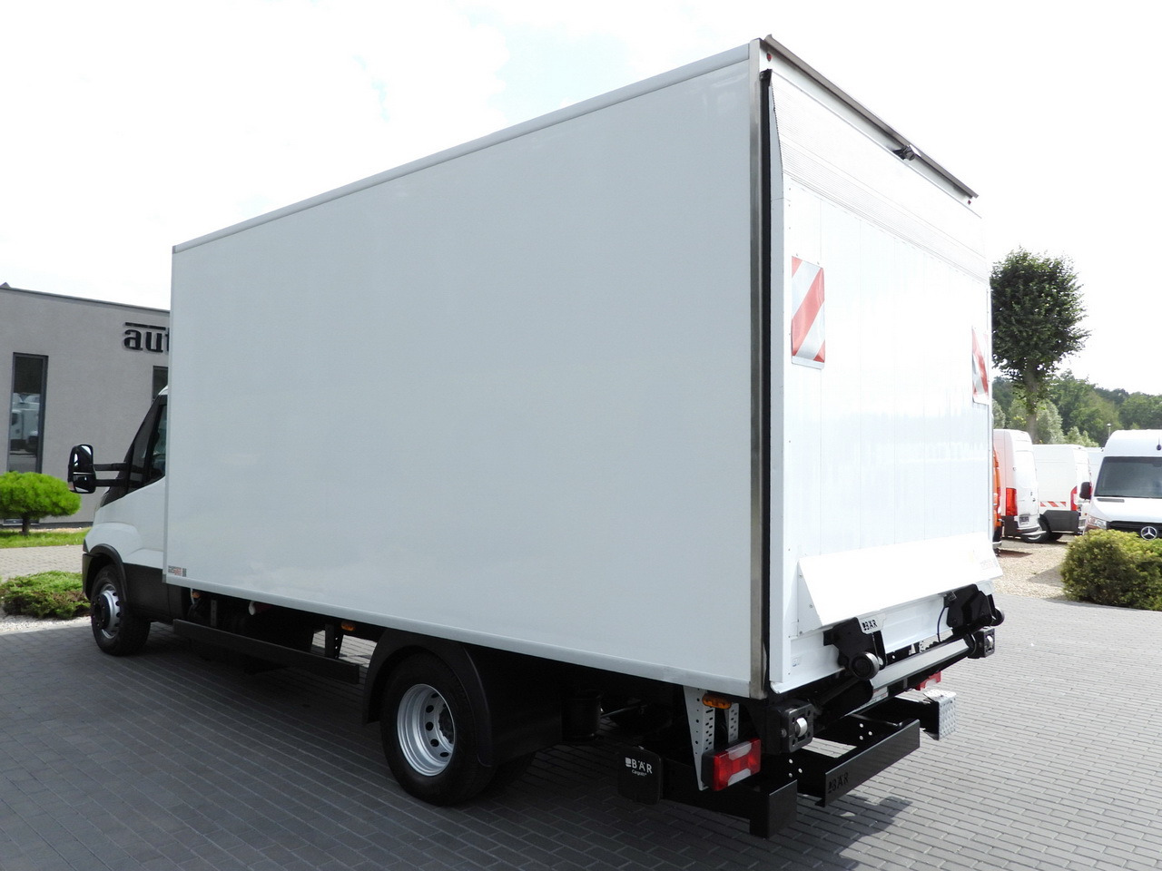 مبردة شاحنة IVECO DAILY 70C17 REFRIGERATOR 1*C LIFT 10 PALLETS POWER SUPPLY 230V CRUISE CONTROL AIR CONDITIONING PNEUMATICS AUTOMATIC TRANSMISSION HI-MATIC TWIN WHEELS 170HP: صور 9 مبردة شاحنة IVECO DAILY 70C17 REFRIGERATOR 1*C LIFT 10 PALLETS POWER SUPPLY 230V CRUISE CONTROL AIR CONDITIONING PNEUMATICS AUTOMATIC TRANSMISSION HI-MATIC TWIN WHEELS 170HP: صور 9