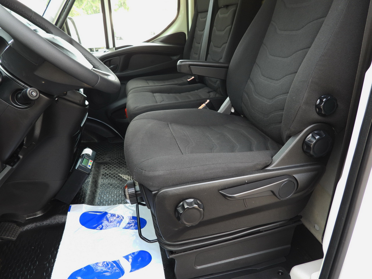 مبردة شاحنة IVECO DAILY 70C17 REFRIGERATOR 1*C LIFT 10 PALLETS POWER SUPPLY 230V CRUISE CONTROL AIR CONDITIONING PNEUMATICS AUTOMATIC TRANSMISSION HI-MATIC TWIN WHEELS 170HP: صور 35 مبردة شاحنة IVECO DAILY 70C17 REFRIGERATOR 1*C LIFT 10 PALLETS POWER SUPPLY 230V CRUISE CONTROL AIR CONDITIONING PNEUMATICS AUTOMATIC TRANSMISSION HI-MATIC TWIN WHEELS 170HP: صور 35