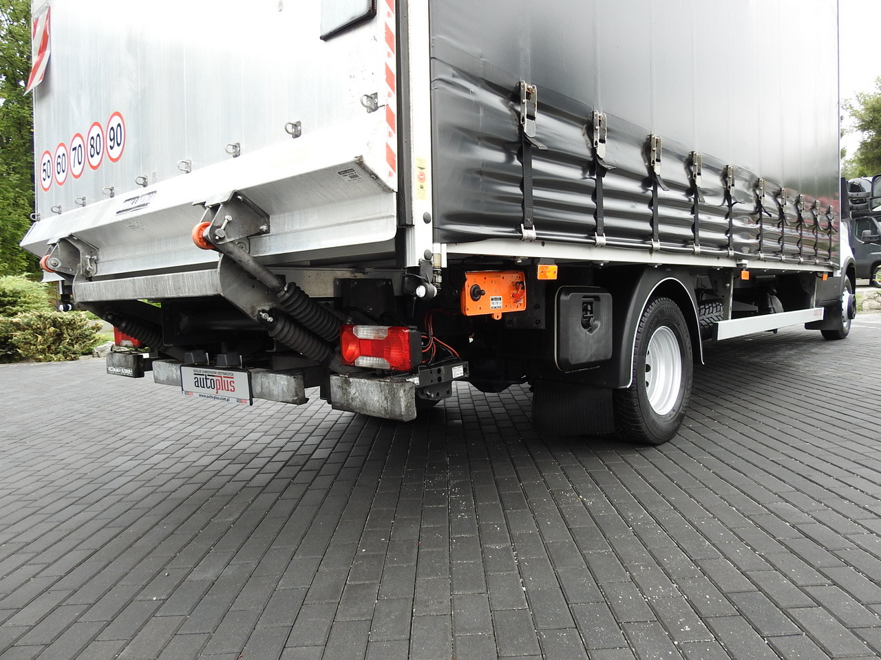 IVECO DAILY 70C18 TARPAULIN LIFT 12 PALLETS WEBASTO CRUISE CONTROL TWIN WHEELS AIR CONDITIONING  180HP إيجار IVECO DAILY 70C18 TARPAULIN LIFT 12 PALLETS WEBASTO CRUISE CONTROL TWIN WHEELS AIR CONDITIONING  180HP: صور 28