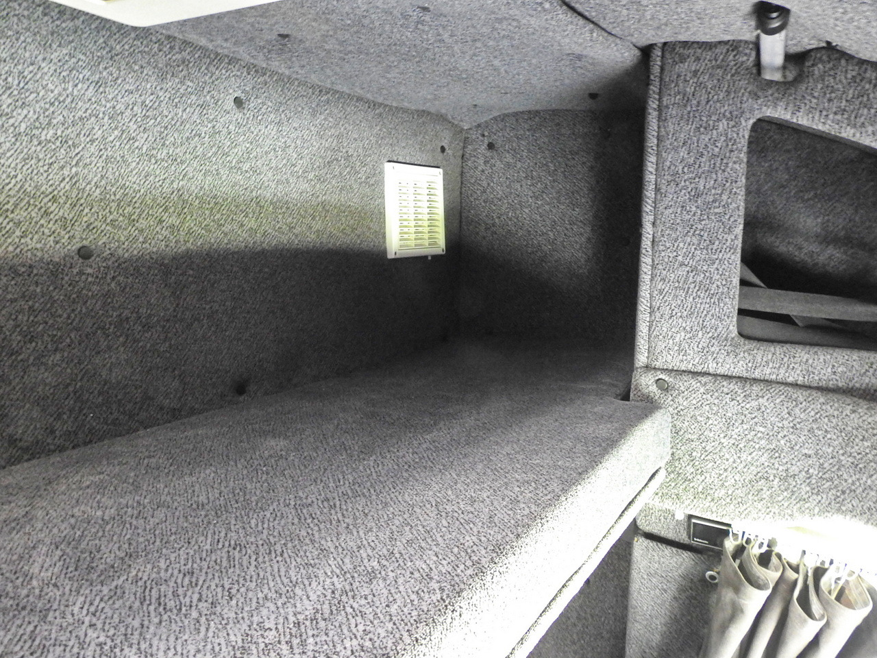 IVECO DAILY 70C18 TARPAULIN LIFT 12 PALLETS WEBASTO CRUISE CONTROL TWIN WHEELS AIR CONDITIONING  180HP إيجار IVECO DAILY 70C18 TARPAULIN LIFT 12 PALLETS WEBASTO CRUISE CONTROL TWIN WHEELS AIR CONDITIONING  180HP: صور 47
